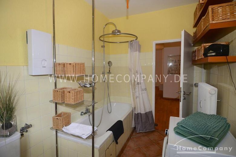 Helle und stilvoll möblierte Wohnung mit großem Balkon und Gartenblick – f23f2b0997c65daed741eb7d4384a00968d3c7b3.jpg