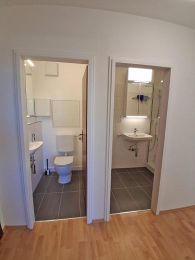 Helle 3-Zimmer Wohnung 70 m2 München Unterhaching mit Balkon Erstbezug nach Vollrenovierung – Flur