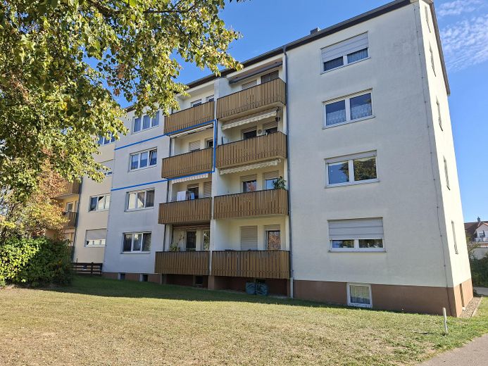 Sehr gepflegte 3-Zimmer-Wohnung mit Balkon, großem Kellerraum und Garage in ruhiger Wohnlage – Außenansicht