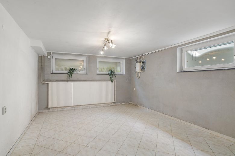 Großzügiges Wohnen auf über 280 m² Gesamtfläche – 611 m² Grundstück in begehrter Lage – Kellerraum