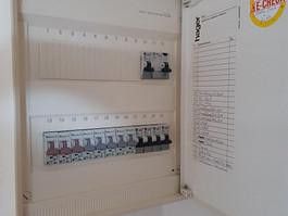 2. Etage Dachgeschoß, Hell und Ruhig – Strom Untervert.