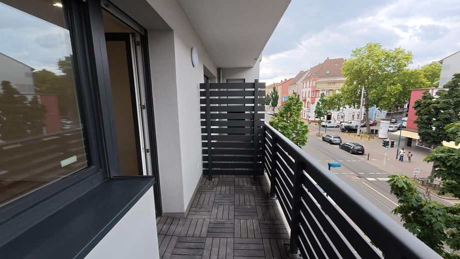 ++TOP komplett neu renovierte 2 ZKB++neue Einbauküche++Balkon++Parkett – Foto 1