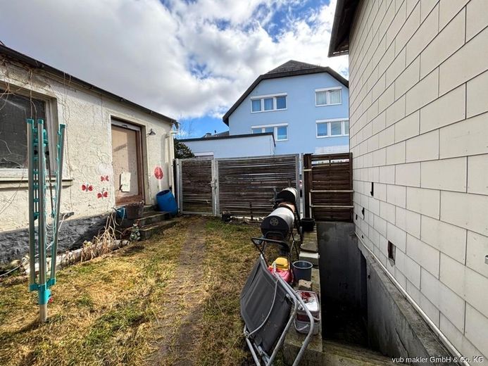 Projekt für Könner: Einfamilienhaus mit Nebengebäude in Selbitz – VUB0002342-12