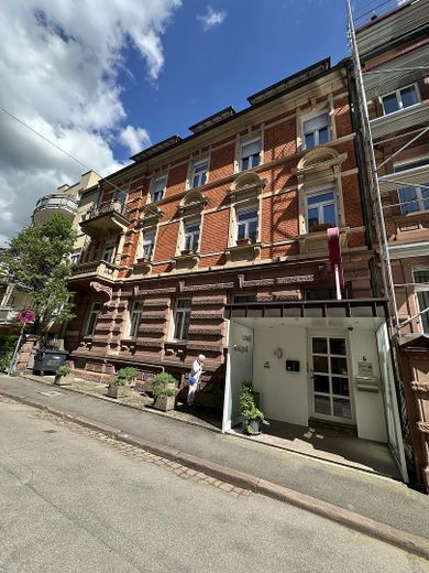 Nieruchomość hotelowa o powierzchni użytkowej ok. 550 m² i przylegającej niezabudowanej działce w najlepszej lokalizacji Heidelbergu – Vorderansicht