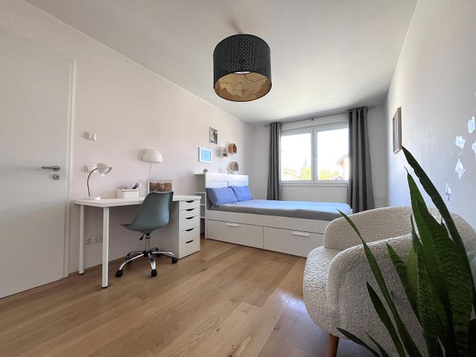 München-Pendler: 20 Min zum Ostbahnhof – modernes, energieeffizientes Haus A+ (2019) – OG: Kinderzimmer 1