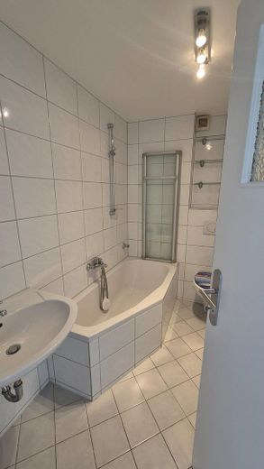 Frisch renovierte 3-Zimmer-Wohnung mit Balkon im energetisch modernisierten Mehrfamilienhaus – Foto 10