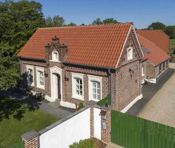 PROVISIONSFREI * HISTORISCHER CHARME & NEUBAUKOMFORT * A+ EFFIZIENZ * BAUERNHAUS AUF HOFANLAGE – Das historische T-Haus