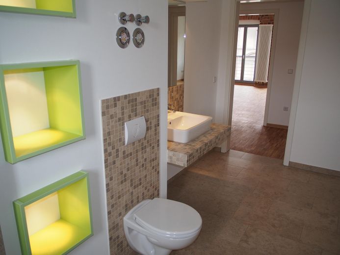 Abitare con stile in una casa a risparmio energetico – detailverliebtes Bad