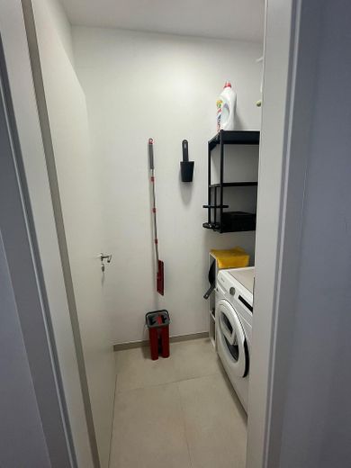 Appartement moderne au rez-de-chaussée, accessible aux personnes à mobilité réduite, avec jardin privatif – Hauswirtschaftsraum