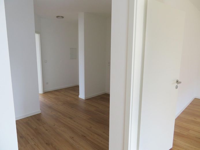*Erstbezug nach Sanierung* 4 ZKB-Whg. 104 m² mit Terrasse & optionaler EBK – Diele 3