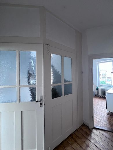 Gepflegter Altbau mit 5 Parteien, Dielen & 3 m Raumhöhe in Toplage mit Entwicklungspotential – 3. OG Wohnungstür