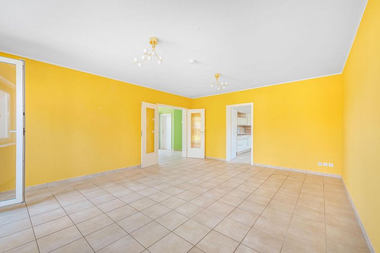 großzügiges Einfamilienhaus, Garage und großer Garten in Berlin-Mahlsdorf – Wohnzimmer Erdgeschoss