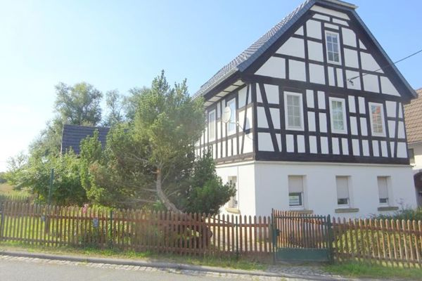 Einfamilienhaus mit kleinem Garten in sehr ruhiger Dorflage