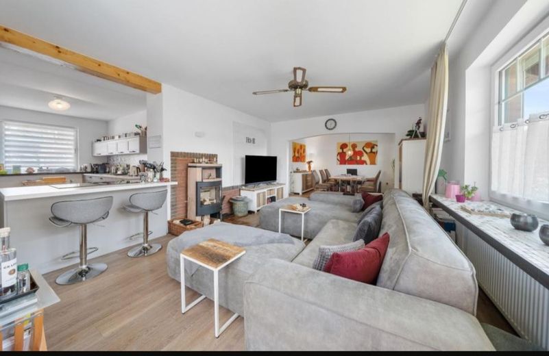 Einfamilienhaus Freistehend - großräumig saniert – Wohnzimmer EG