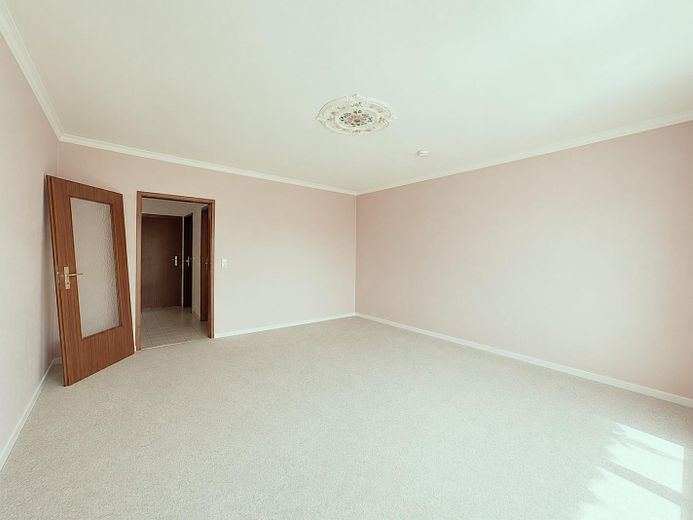 Großzügige 3-Zimmer-Eigentumswohnung mit Loggia und zwei Tiefgaragenstellplätzen – Wohnen