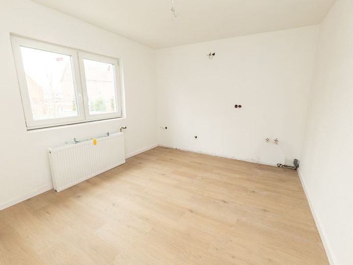 Frisch sanierte 3,5-Zimmer-Wohnung mit Balkon und Einbauküche – ca. 82 m² Wohnfläche, bezugsfertig ab 1. Juni 2026 – Foto 1
