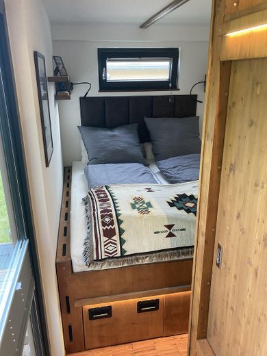 Kiralık arsa üzerinde kullanıma hazır, yüksek kaliteli konteyner Tiny House (ana ikametgâh olarak kullanılabilir) – Schlafbereich
