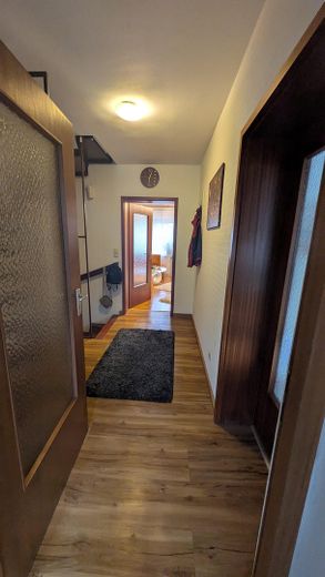 *Bez prowizji*- zadbany, przyjazny rodzinie skrajny dom szeregowy (procedura ofertowa) – Flur EG