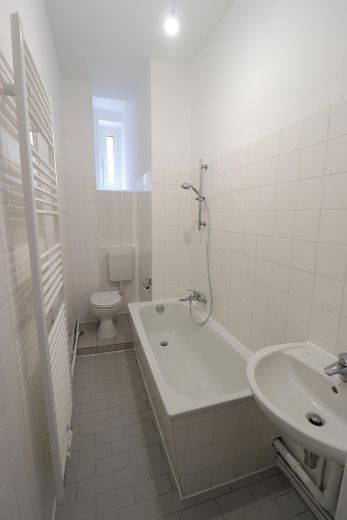 Frisch sanierte 2-Zimmer Altbauwohnung im Brüsseler Kiez | mit Balkon – Badezimmer