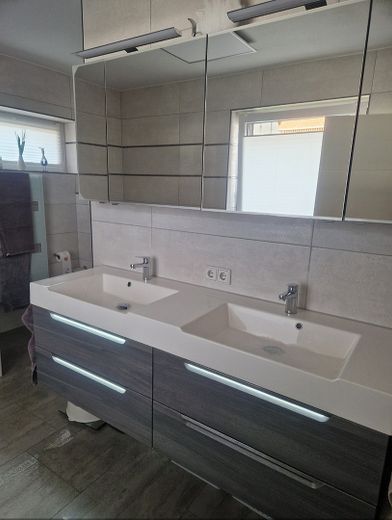 Casa unifamiliare modernizzata e pronta per essere abitata – Foto 8