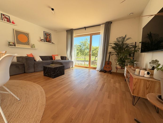 Neubau 2023 | KfW-40+ | PV + Speicher | 135 qm Wohnfläche | 635 qm Grundstück mit Südgarten – Wohnbereich