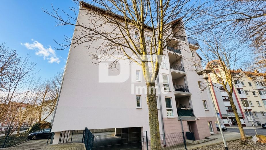 Moderne 4 Zimmer HP / EG Wohnung mit 2 Bädern und großer Terrasse direkt an der Uni – Frontansicht