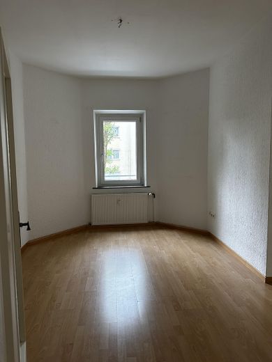 Schöne ruhige 2ZKB nähe Zentrum – Wohnzimmer
