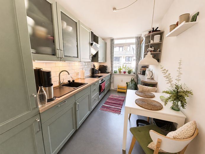 Lichtdurchflutete 3-Zimmerwohnung mit Balkon und Tiefgaragenstellplatz – Küche