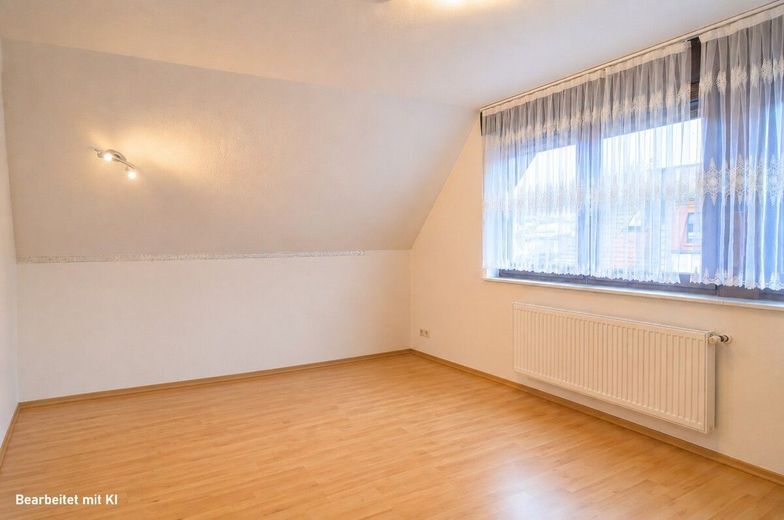 Ihr Deal: 3 Häuschen, 3 Garagen, bis zu 5 WE, davon nur 2 vermietet. HEIZUNG IST NEU! – WE1 Wohnen