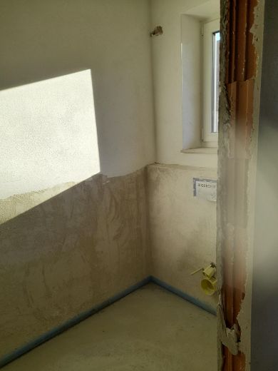 Moderne DHH im LK Dachau: Barrierefrei, Wärmepumpe, Garten & Home-Office-Büro – Gäste-WC