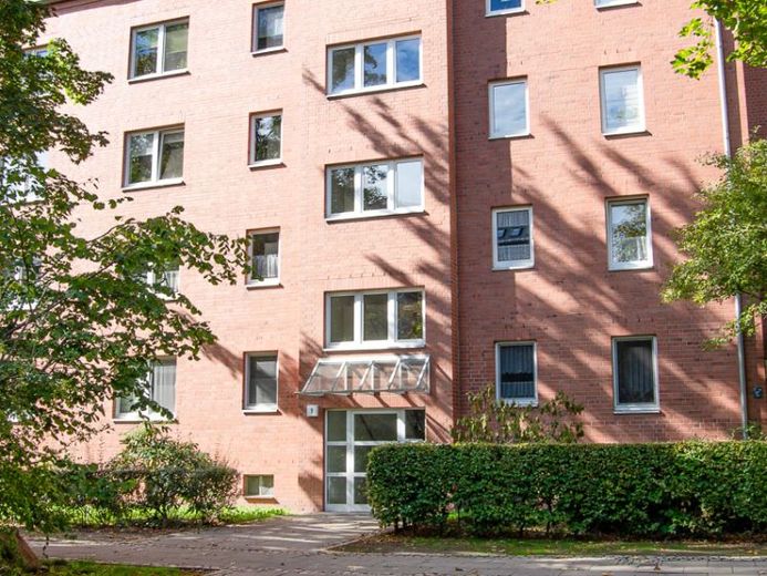 Komfortable 5-Zi-Wohnung über 2 Etagen mit Balkon, Wohnküche und 2 Bädern – Foto 1