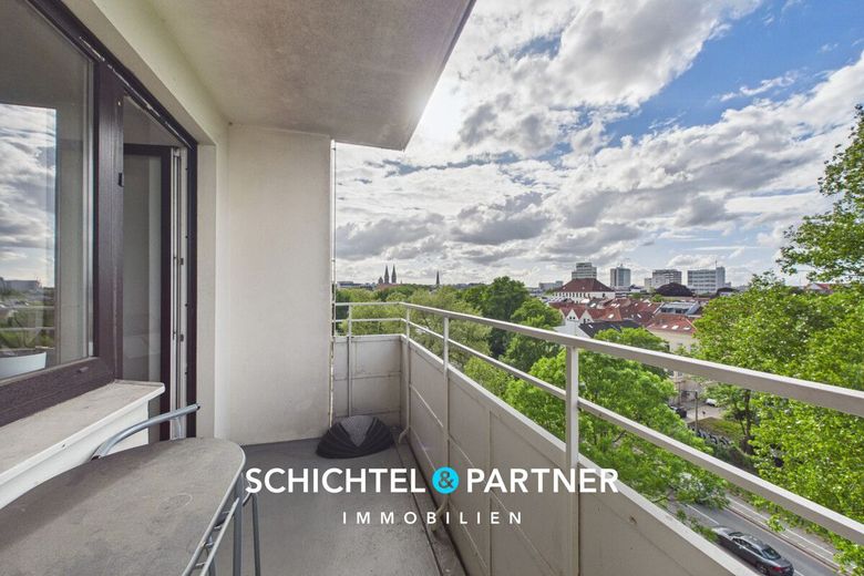 Ostertor | Helle 2-Zimmer-Wohnung mit Balkon und Weitblick über Bremen – S&amp;P | Balkon
