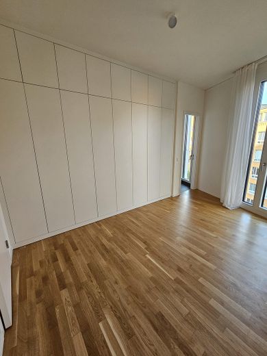 4 Zimmer Wohnung mit direktem Spreeblick und Weitblick über die Stadt – maßgefertigter, raumhoher Einb