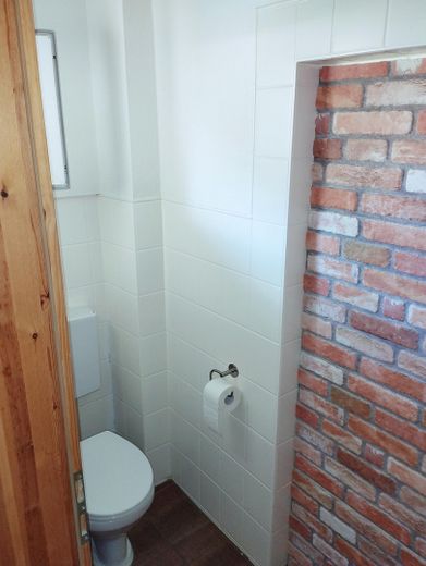 Luminoso appartamento di 3 locali con due balconi e un forte potenziale per il futuro – WC 