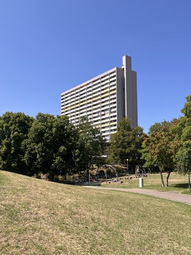 3,5-кімнатна квартира Leonberg. LEO Center am Stadtpark – Blick vom Stadtpark