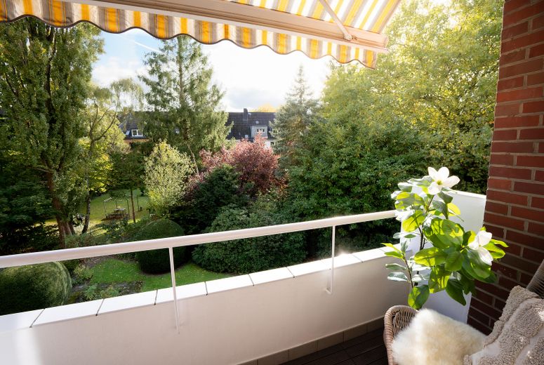 Provisionsfrei – frisch kernsanierte 3-Zimmer-Wohnung mit Balkon und Tiefgarage in Winterhude – Balkon