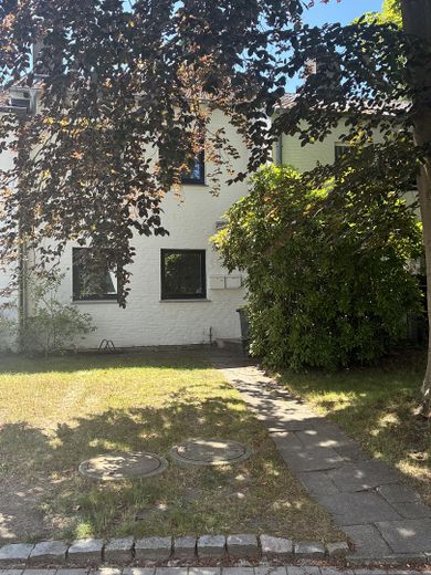 Gepflegte und gemütliche 2Zi Whg mit neuer Küche in ruhiger Lage Pinneberg-Quellental – Hausansicht