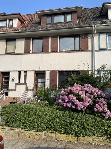 Großzügiges Reihenhaus in Schwachhausen – Ansicht Straßenseite