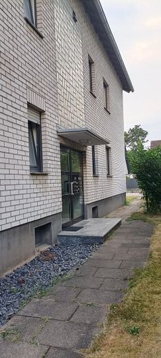 mieszkanie 1,5-pokojowe na 1. piętrze w domu 6-rodzinnym – Hauseingang