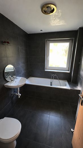 Jobcenter – جوب سنتر – Джобцентер – your new apartment is ready! – Badezimmer