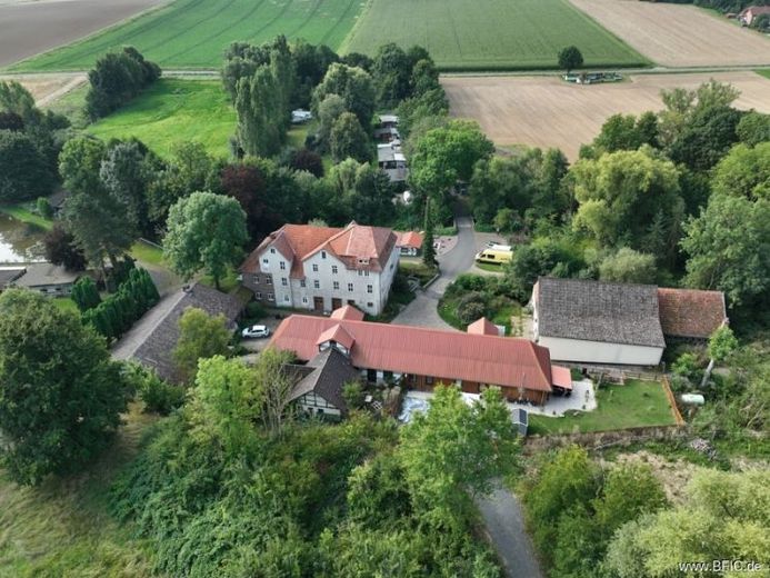 Gebäudeensemble - Wassermühle, Wirtschaftsgebäude, Biergarten, Campingplatz, Pferdestall auf 4 ha – फोटो 1