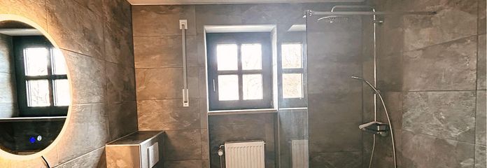 Badezimmer mit Dusch & WC