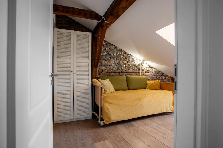 Großzügige Dachgeschoßwohnung – Schlafzimmer 1