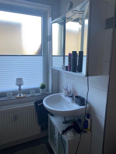 Altbauwohnung mit Balkon in idyllischer Lage an der Mittelriede – Badezimmer