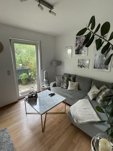 2,5-Zimmerwohnung - gut vermietet - Kapitalanlage - provisionsfrei – Wohnzimmer