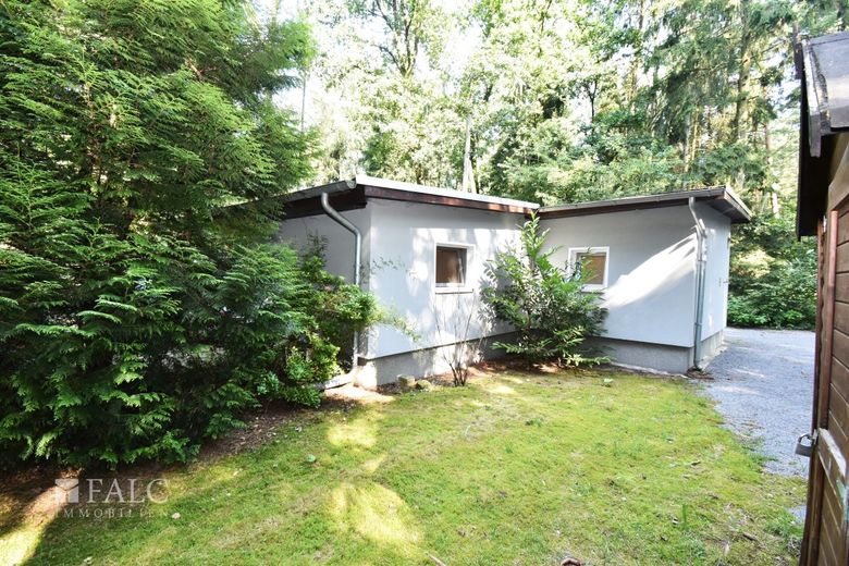 RESERVIERT!! Saniertes Wochenendhaus im Wald – Rückansicht