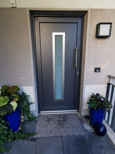 80m² Wohnung in Kleve-Materborn Wohnraum Klimatisiert – Überdachter Wohnungseingang