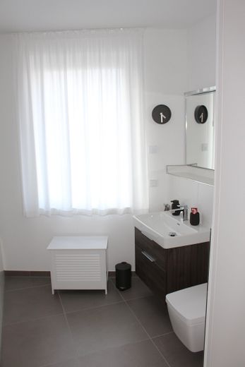 neuwertiges Luxus-Penthouse mit exklusiver Ausstattung  und traumhaften Weserblick in erster Reihe – Badezimmer
