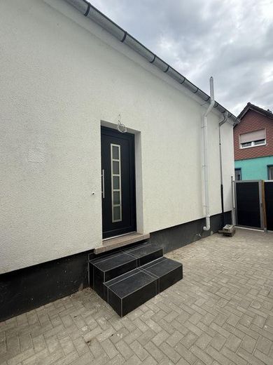Kernsaniertes Einfamilienhaus mit modernem Anbau – फोटो 14