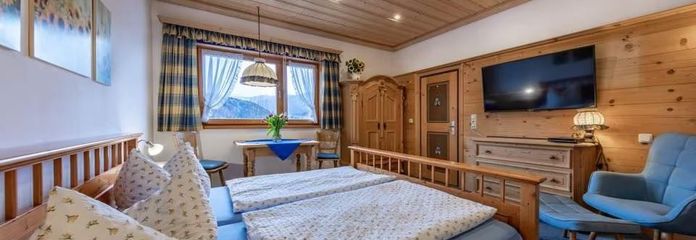 Umeblowane mieszkanie 1-pokojowe w najlepszej lokalizacji nad Schliersee – wynajem na 1–6 miesięcy – Wohnzimmer mit Seeblick